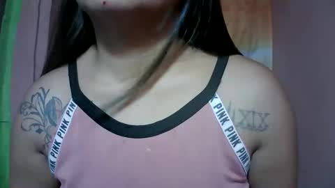 Snapshot of naughtymom_33 chatting on 11-14-25, 08:18 naughtymom_33 online show from 11-14-25, 08:18