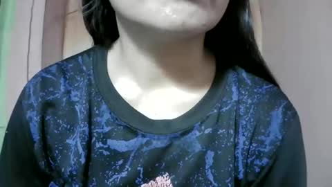 Snapshot of naughtymom_33 chatting on 11-27-25, 02:24 naughtymom_33 online show from 11-27-25, 02:24