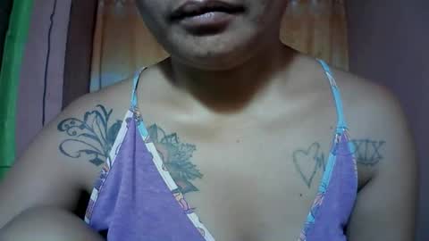 Snapshot of naughtymom_33 chatting on 11-28-25, 11:18 naughtymom_33 online show from 11-28-25, 11:18