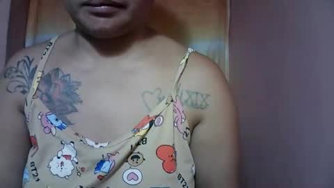 Snapshot of naughtymom_33 chatting on 12-04-25, 07:44 naughtymom_33 online show from 12-04-25, 07:44