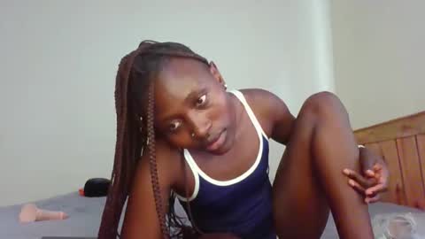 Snapshot of naughtyqueen12 chatting on 12-16-25, 06:40 naughtyqueen12 online show from 12-16-25, 06:40