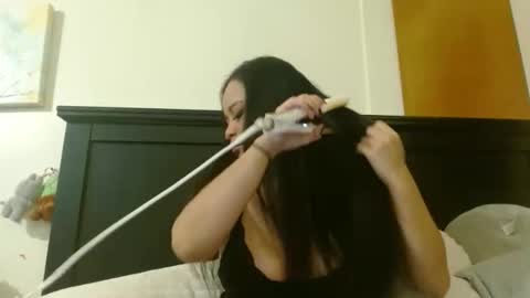 Mimi is dope    online show from 12-16-25, 02:27