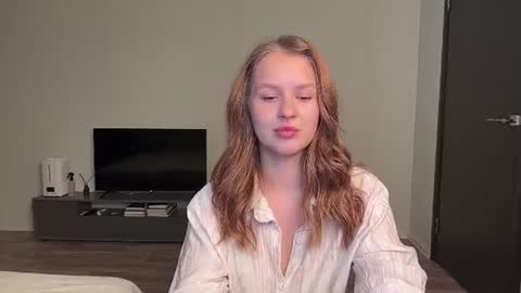 Mia online show from 06-23-26, 10:08