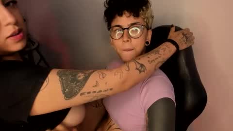 Snapshot of nazzz10 chatting on 11-28-25, 05:15 nazzz10 online show from 11-28-25, 05:15