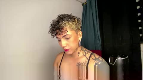 Snapshot of nazzz10 chatting on 12-05-25, 02:20 nazzz10 online show from 12-05-25, 02:20