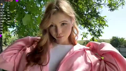 Snapshot of necolezhuang chatting on 05-29-26, 04:32 Necole online show from 05-29-26, 04:32