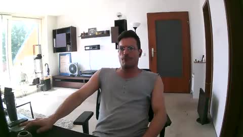 Sebastian online show from 05-26-26, 11:39