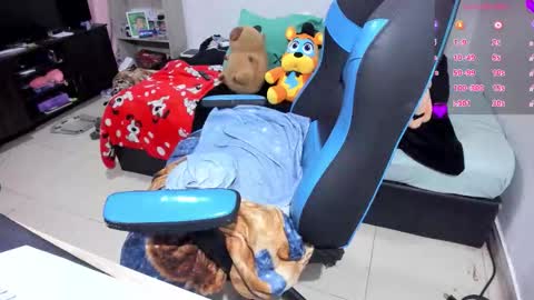 Snapshot of neeko_lol_ chatting on 10-24-25, 02:57 Geek Nicole im Neeko UwU online show from 10-24-25, 02:57