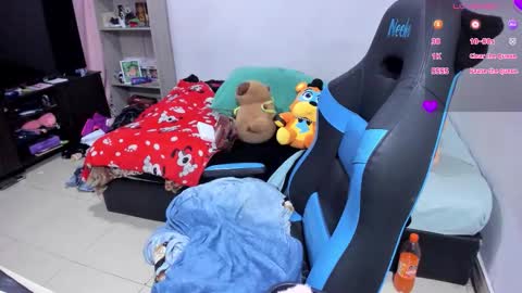 Snapshot of neeko_lol_ chatting on 11-12-25, 04:51 Geek Nicole im Neeko UwU online show from 11-12-25, 04:51