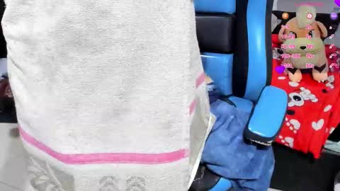 Snapshot of neeko_lol_ chatting on 11-13-25, 03:55 Geek Nicole im Neeko UwU online show from 11-13-25, 03:55