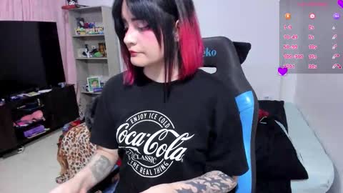 Snapshot of neeko_lol_ chatting on 11-23-25, 01:38 Geek Nicole im Neeko UwU online show from 11-23-25, 01:38