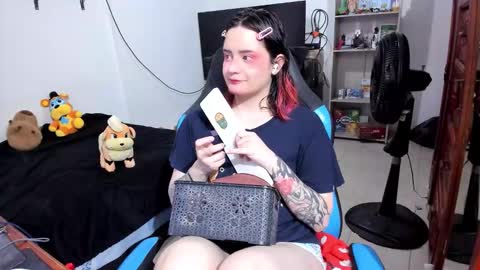 Geek Nicole    im Neeko UwU online show from 03-17-26, 12:30