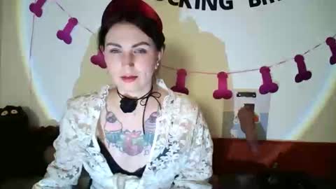 nefertiti_queen online show from 02-18-26, 10:39