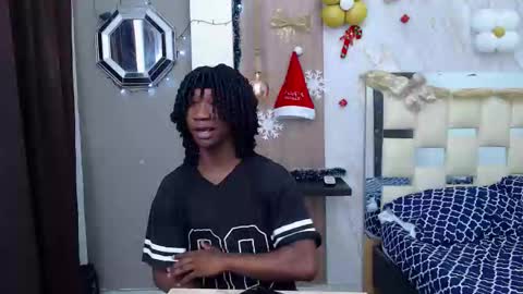 Snapshot of negga_cum chatting on 12-17-25, 01:06 NEGGA online show from 12-17-25, 01:06