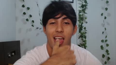 Snapshot of neithanzyn chatting on 02-05-25, 07:31 Neithanzyn online show from 02-05-25, 07:31