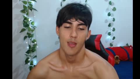 Snapshot of neithanzyn chatting on 03-08-25, 10:56 Neithanzyn online show from 03-08-25, 10:56