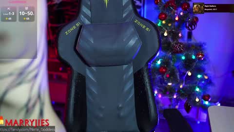 Snapshot of nelle_ chatting on 01-04-25, 01:10    online show from 01-04-25, 01:10