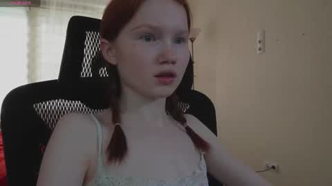 Snapshot of nellie_baby chatting on 06-19-26, 05:34 Nellie online show from 06-19-26, 05:34