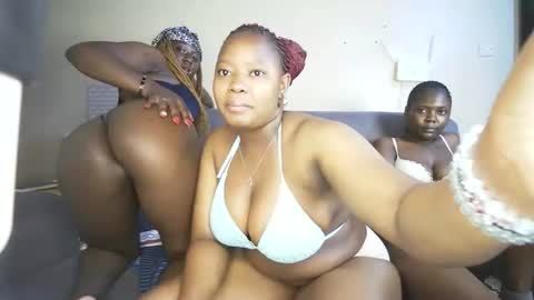 nellyeluxe online show from 04-13-26, 10:37