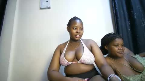 nellyeluxe online show from 04-22-26, 10:44