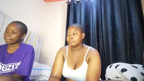 Snapshot of nellyeluxe chatting on 05-12-26, 08:11 nellyeluxe online show from 05-12-26, 08:11