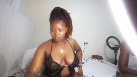 Snapshot of nellyeluxe chatting on 05-28-26, 01:36 nellyeluxe online show from 05-28-26, 01:36