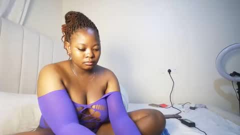 Snapshot of nellyeluxe chatting on 05-31-26, 12:30 nellyeluxe online show from 05-31-26, 12:30