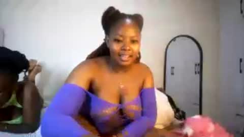 Snapshot of nellyeluxe chatting on 06-13-26, 09:13 nellyeluxe online show from 06-13-26, 09:13