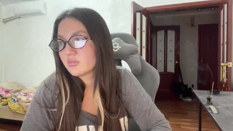 Snapshot of nellyfischer chatting on 02-21-25, 08:27 Nelly online show from 02-21-25, 08:27