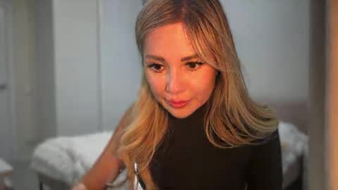 NensySafrons online show from 04-11-26, 04:00