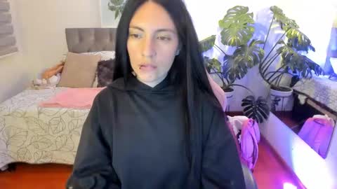 Sarah  online show from 11-18-25, 03:23