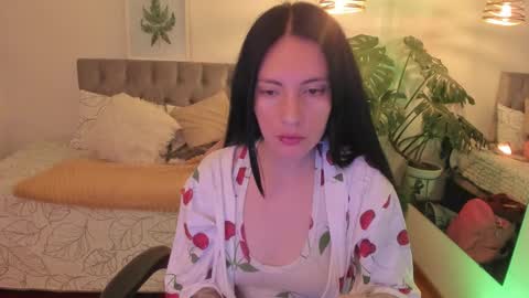 Sarah  online show from 11-19-25, 03:28