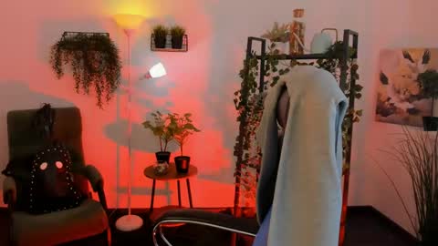 Snapshot of neogeisha28 chatting on 05-11-26, 01:06 Neo Geisha online show from 05-11-26, 01:06