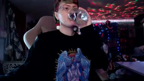 Snapshot of nerdy_squirty chatting on 06-18-26, 05:30 NerdySquirty online show from 06-18-26, 05:30