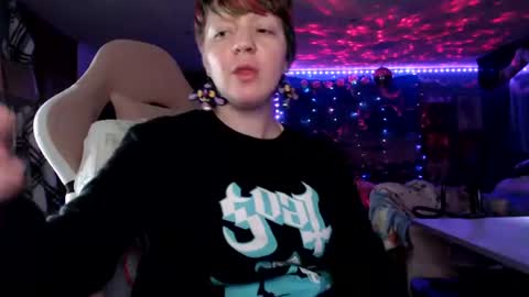 Snapshot of nerdy_squirty chatting on 06-22-26, 06:43 NerdySquirty online show from 06-22-26, 06:43