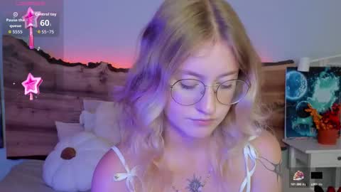 Snapshot of nerissa_xo chatting on 09-20-25, 08:43 Nerissa online show from 09-20-25, 08:43
