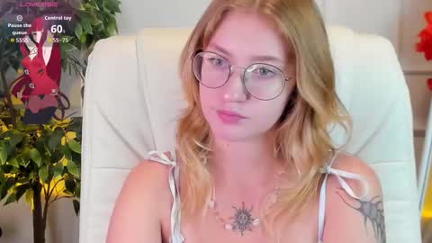Snapshot of nerissa_xo chatting on 09-25-25, 08:12 Nerissa online show from 09-25-25, 08:12