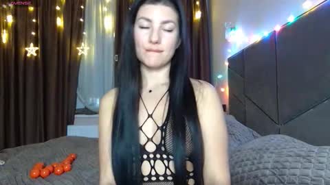 Nessy online show from 02-06-26, 04:10