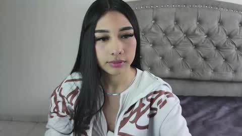 nesuko_kamado online show from 10-19-25, 01:56