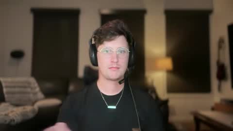 Snapshot of netflixhumanicorn chatting on 11-14-25, 01:48 RyRy online show from 11-14-25, 01:48