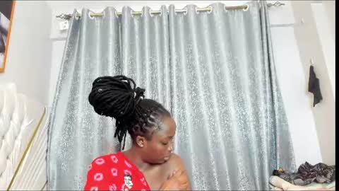 Snapshot of netfux_and_chill chatting on 06-11-26, 11:30 netfux_and_chill online show from 06-11-26, 11:30