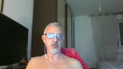 Snapshot of nevenerabis chatting on 01-08-25, 04:23 nevenerabis online show from 01-08-25, 04:23