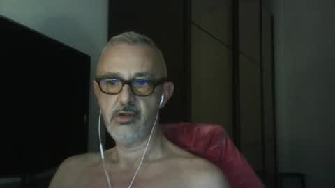 Snapshot of nevenerabis chatting on 10-14-25, 06:42 nevenerabis online show from 10-14-25, 06:42