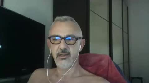 Snapshot of nevenerabis chatting on 10-19-25, 01:34 nevenerabis online show from 10-19-25, 01:34
