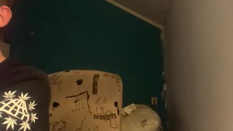 Snapshot of neverland966 chatting on 09-21-25, 12:01 Mark online show from 09-21-25, 12:01