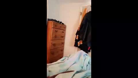 Snapshot of neverseentthatb4 chatting on 10-18-25, 01:45 Matt online show from 10-18-25, 01:45