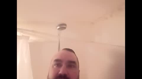 Snapshot of neverseentthatb4 chatting on 12-04-25, 01:15 Matt online show from 12-04-25, 01:15