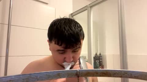 Snapshot of new18_years chatting on 12-14-25, 07:40 Joung Boy online show from 12-14-25, 07:40