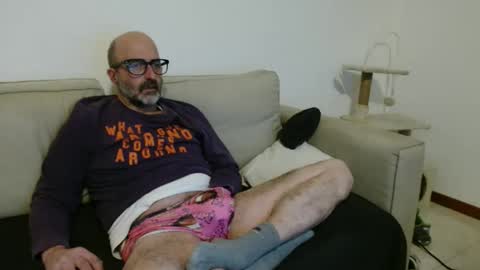 Snapshot of new_simi_74 chatting on 12-20-25, 09:33 simi online show from 12-20-25, 09:33