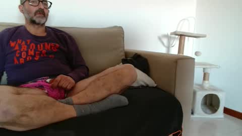 Snapshot of new_simi_74 chatting on 12-21-25, 09:38 simi online show from 12-21-25, 09:38